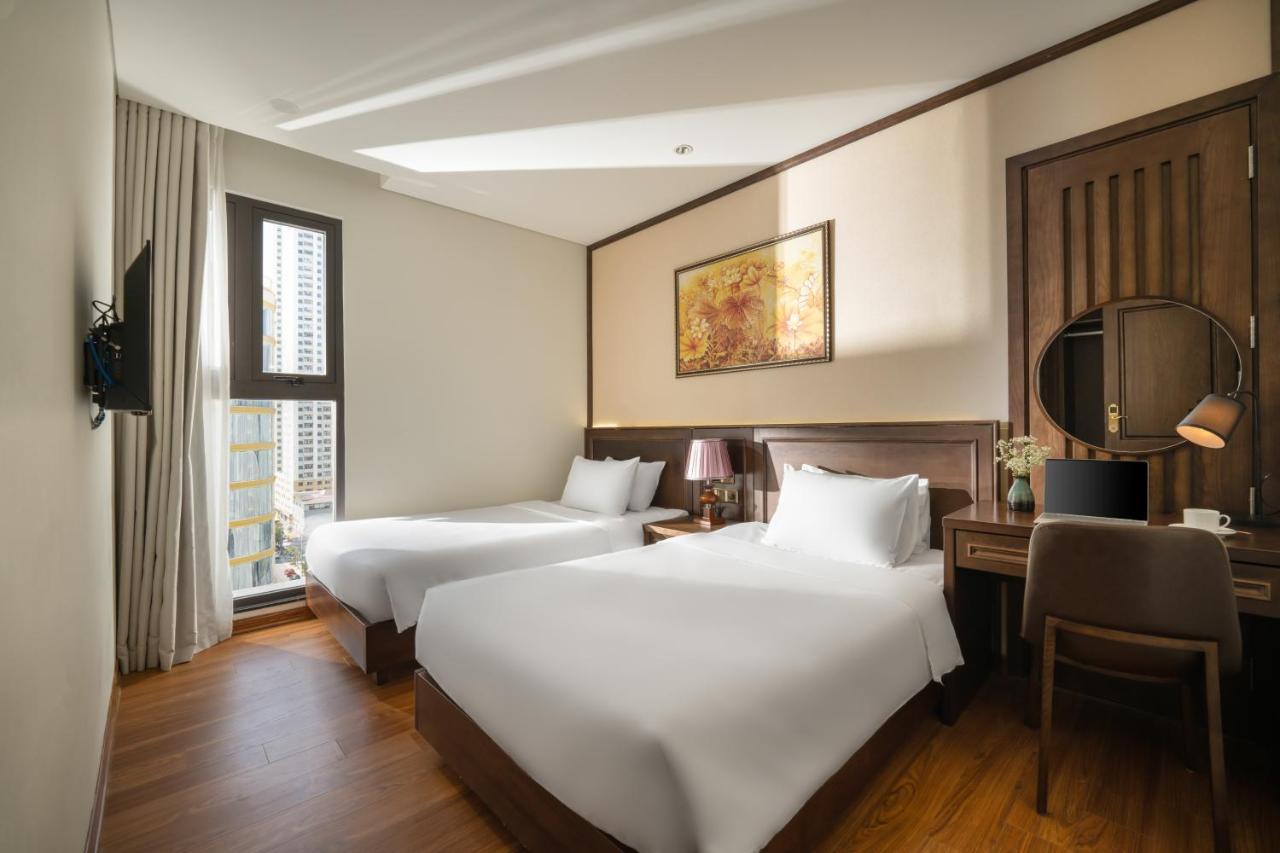 Khách sạn Golden Lotus - Rooftop Bar Sea View 4*