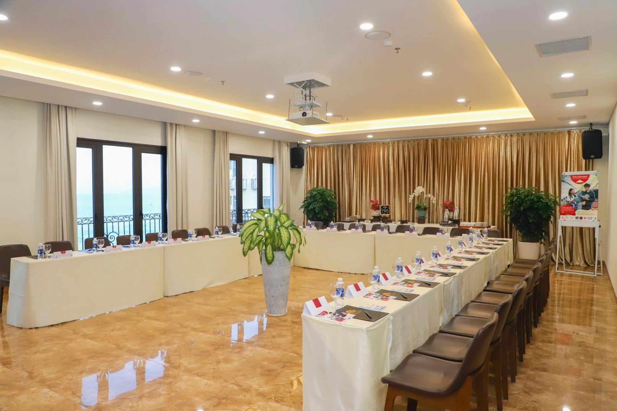 Khách sạn Golden Lotus - Rooftop Bar Sea View Đà Nẵng